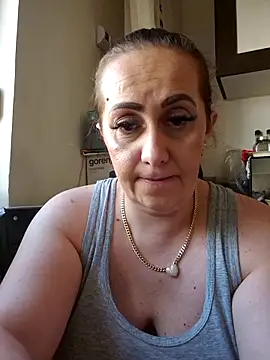 AvaLloyd online show from February 7, 2025, 1:22 pm