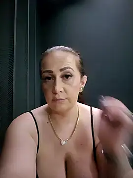 AvaLloyd online show from February 8, 2025, 3:52 am