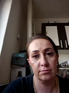 AvaLloyd online show from February 12, 2025, 1:06 pm