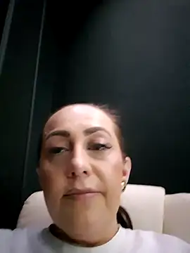 AvaLloyd online show from February 18, 2025, 3:10 am