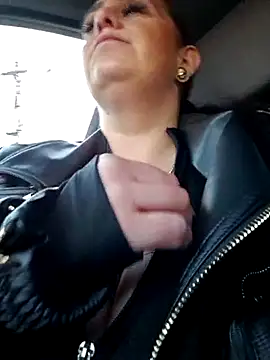 AvaLloyd online show from March 5, 2025, 3:29 pm