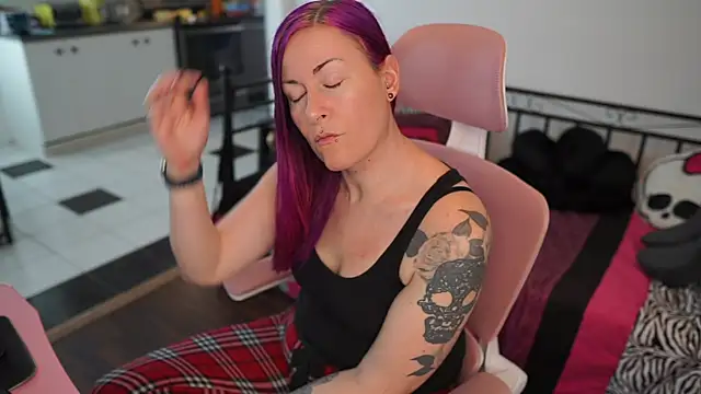 Snapshot of gennyrock chatting on February 16, 2025, 6:54 pm gennyrock online show from February 16, 2025, 6:54 pm