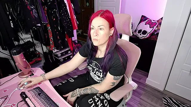 Snapshot of gennyrock chatting on October 14, 2025, 11:27 pm gennyrock online show from October 14, 2025, 11:27 pm