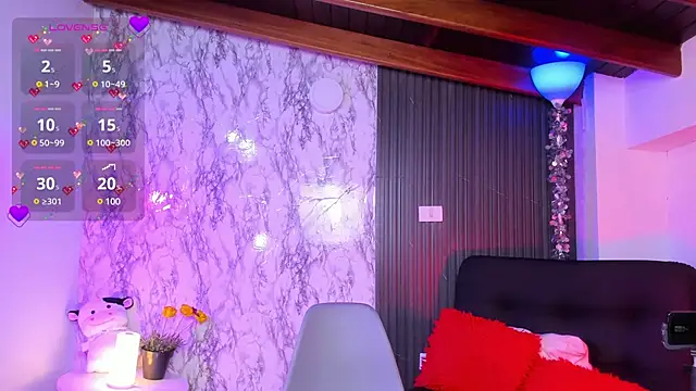 chloe blue online show from February 18, 2025, 11:44 am