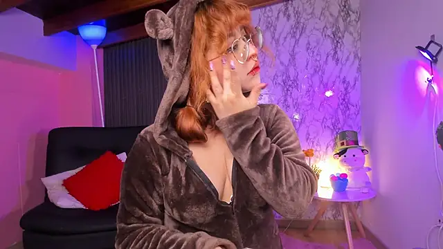 chloe blue online show from October 27, 2025, 11:25 am