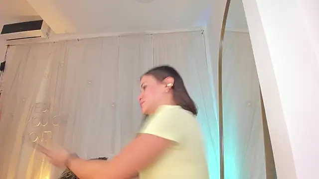 Petite Lucie online show from January 26, 2025, 10:13 pm