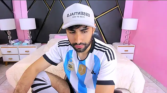 MilanZaire online show from October 25, 2025, 12:18 am