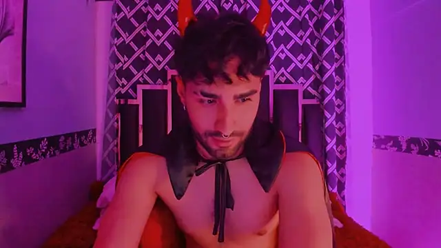 MilanZaire online show from October 31, 2025, 6:31 pm