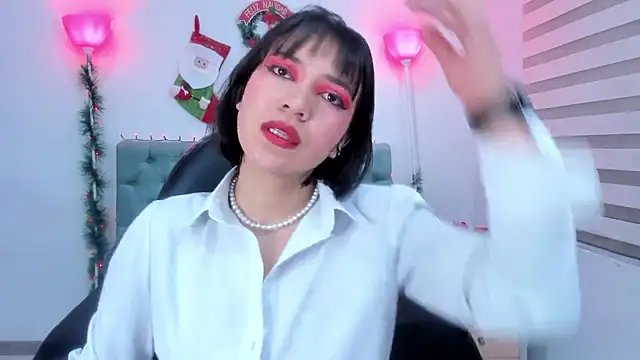 lina bedoya  online show from December 26, 2024, 11:43 am