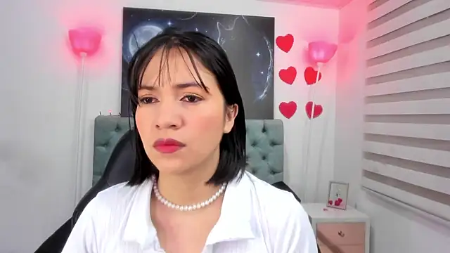 lina bedoya  online show from March 11, 2025, 11:44 am