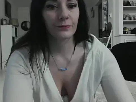 CrystalLakeXO online show from January 24, 2025, 6:35 am