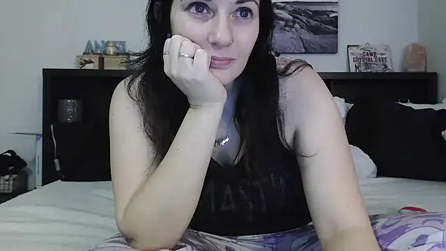 CrystalLakeXO online show from February 7, 2025, 9:37 am