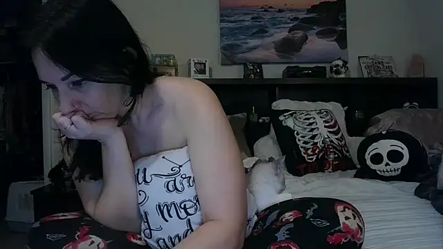 CrystalLakeXO online show from October 14, 2025, 4:46 am