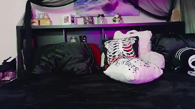 CrystalLakeXO online show from February 3, 2026, 6:51 am