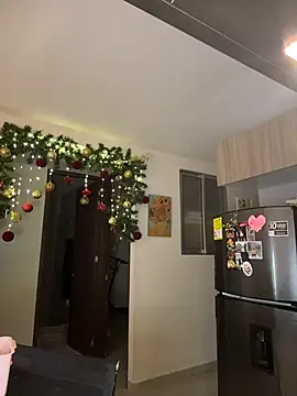 SaraParisi online show from November 24, 2025, 10:53 pm