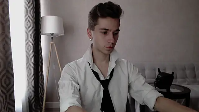 Joseph  Quinn online show from September 30, 2025, 5:01 am