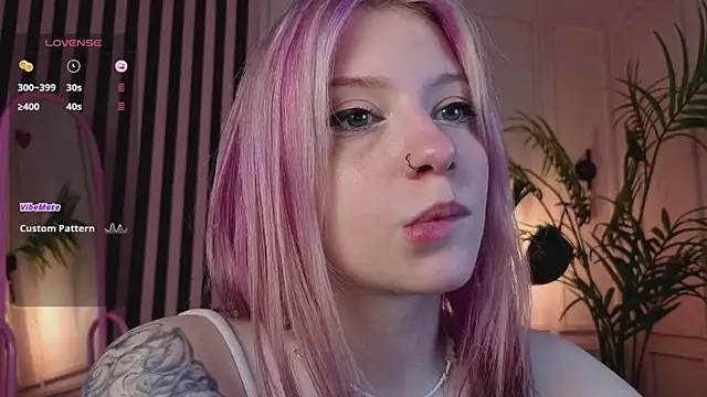Snapshot of arielabradberry chatting on July 9, 2026, 1:48 pm arielabradberry online show from July 9, 2026, 1:48 pm