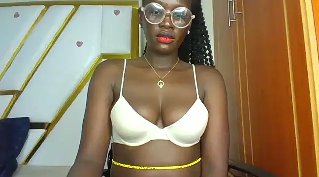 cutesmiling online show from January 26, 2025, 12:11 pm