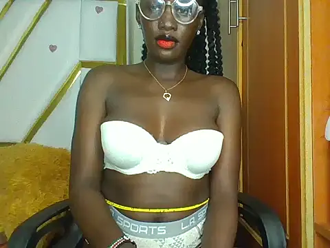 cutesmiling online show from February 1, 2025, 6:19 pm