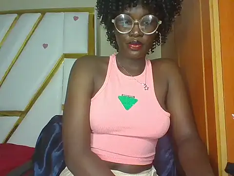 cutesmiling online show from March 10, 2025, 5:11 am