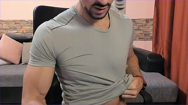 HotHunkTrainer online show from September 21, 2025, 6:48 am