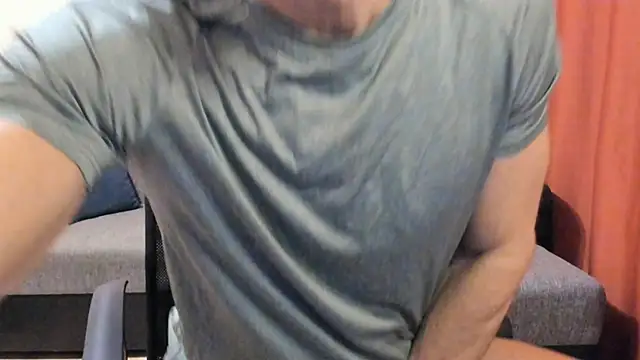 HotHunkTrainer online show from December 1, 2025, 9:14 am