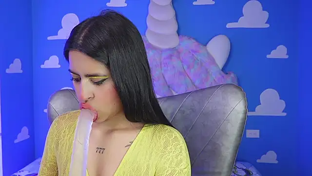 miss romyna online show from December 15, 2025, 11:03 am