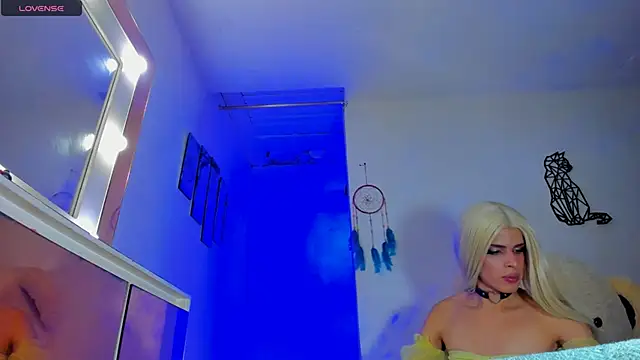 emperatrizhotwolf online show from March 18, 2025, 7:41 am