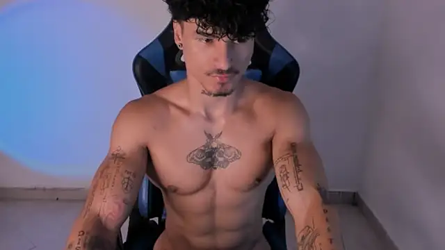 Snapshot of Thomas_Fit1 chatting on June 24, 2026, 12:59 pm Thomas Fit1 online show from June 24, 2026, 12:59 pm