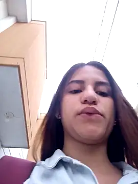 AnthonelaDuque online show from January 11, 2025, 11:12 am