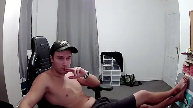 Snapshot of PKrisztian chatting on September 28, 2025, 4:01 pm PKrisztian online show from September 28, 2025, 4:01 pm