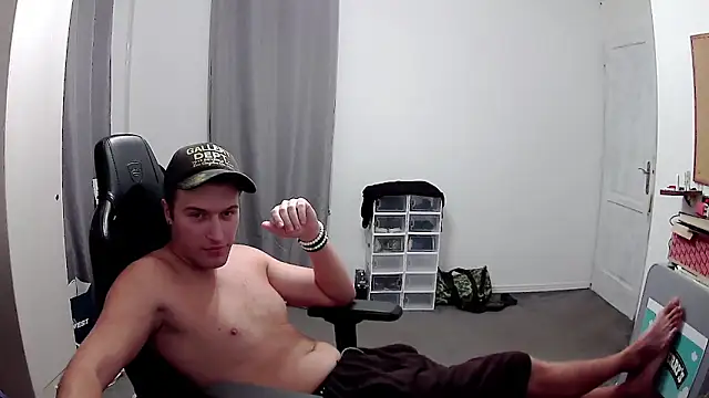 Snapshot of PKrisztian chatting on October 1, 2025, 4:57 pm PKrisztian online show from October 1, 2025, 4:57 pm