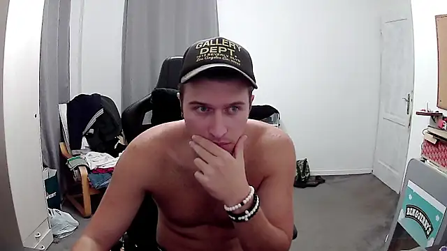 Snapshot of PKrisztian chatting on October 6, 2025, 7:22 pm PKrisztian online show from October 6, 2025, 7:22 pm