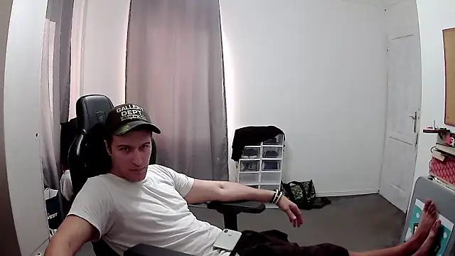 Snapshot of PKrisztian chatting on October 9, 2025, 2:48 pm PKrisztian online show from October 9, 2025, 2:48 pm