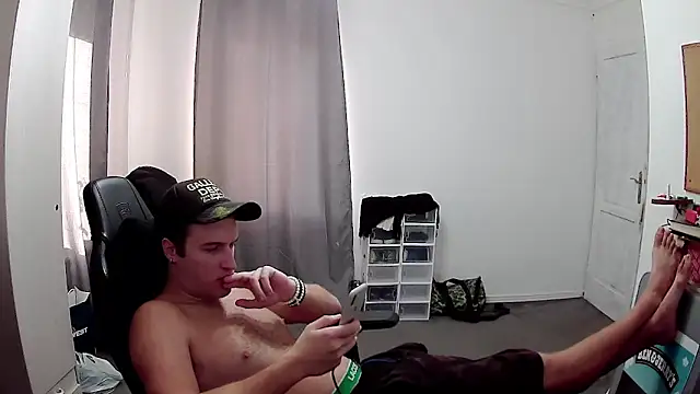 Snapshot of PKrisztian chatting on October 13, 2025, 1:33 pm PKrisztian online show from October 13, 2025, 1:33 pm