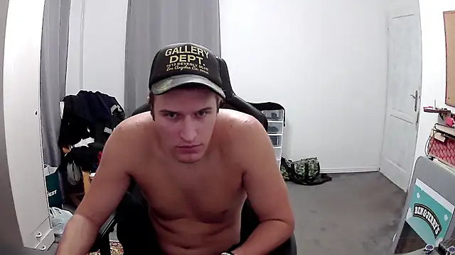 Snapshot of PKrisztian chatting on October 19, 2025, 9:37 pm PKrisztian online show from October 19, 2025, 9:37 pm