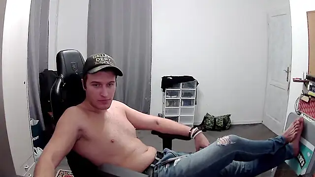 Snapshot of PKrisztian chatting on October 28, 2025, 6:54 pm PKrisztian online show from October 28, 2025, 6:54 pm