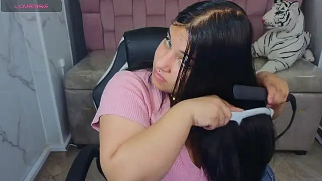 skeler lovd b  online show from December 16, 2025, 12:54 pm