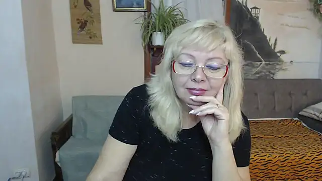 EvelynLoveShy online show from October 30, 2025, 7:03 pm