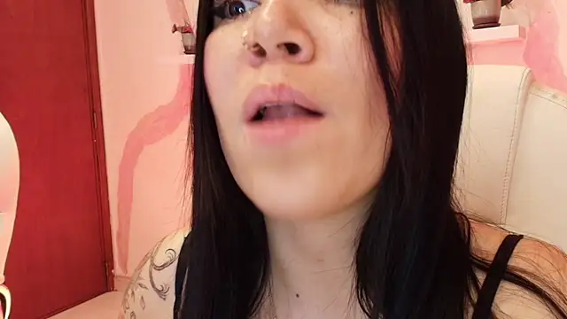 Snapshot of AilynRed chatting on February 21, 2025, 4:40 am AilynRed online show from February 21, 2025, 4:40 am