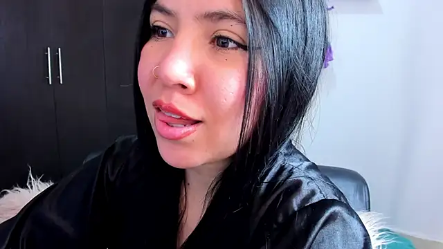 Snapshot of AilynRed chatting on March 8, 2025, 9:40 pm AilynRed online show from March 8, 2025, 9:40 pm