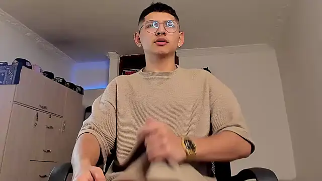 a lejandro 0 8 online show from January 21, 2025, 10:19 pm