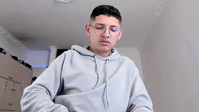 a lejandro 0 8 online show from January 22, 2025, 8:17 pm