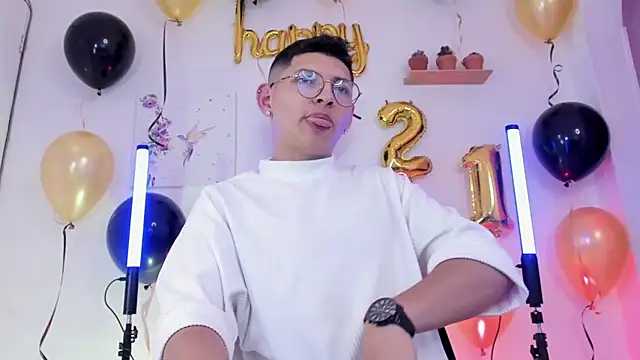 a lejandro 0 8 online show from February 19, 2025, 2:01 am