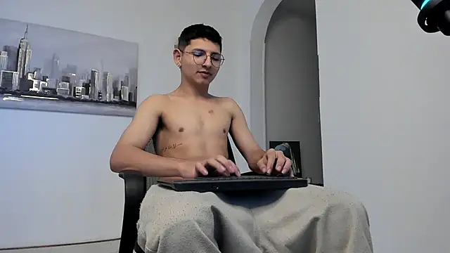 a lejandro 0 8 online show from March 8, 2025, 5:28 am