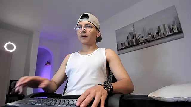 a lejandro 0 8 online show from March 10, 2025, 6:27 am