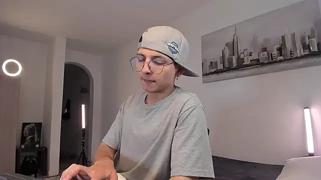 a lejandro 0 8 online show from March 19, 2025, 10:22 am