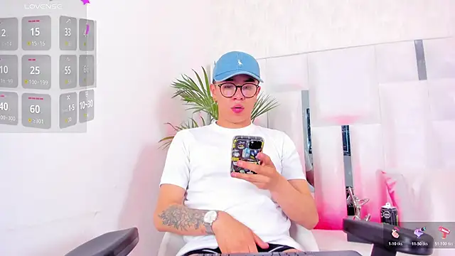 Snapshot of 1m_Joel chatting on October 25, 2025, 5:48 am 1m Joel online show from October 25, 2025, 5:48 am