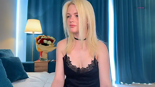 MilaDemies online show from June 3, 2026, 4:04 am