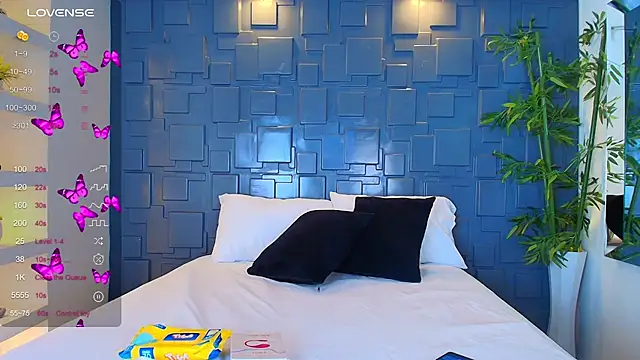 EmmilyCollson online show from December 17, 2024, 5:26 pm